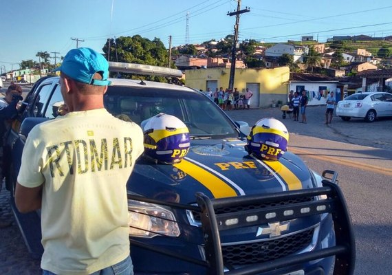 PRF prende dois condutores de motocicletas na rodovia BR-316 em Atalaia