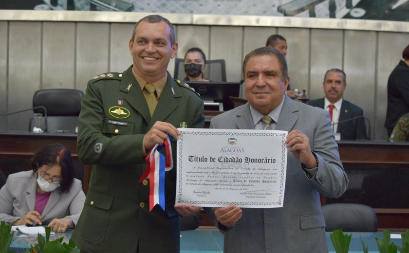 Deputado Inácio entrega Título de Cidadão Honorário de Alagoas ao Comandante do 59º BIMtz