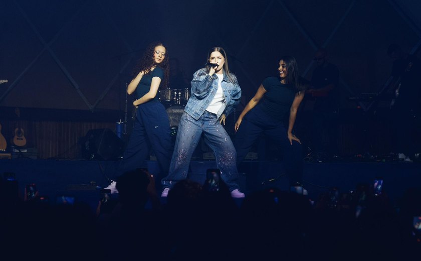 GIANA estreia nos palcos com show esgotado e participação especial de Gustavo Mioto