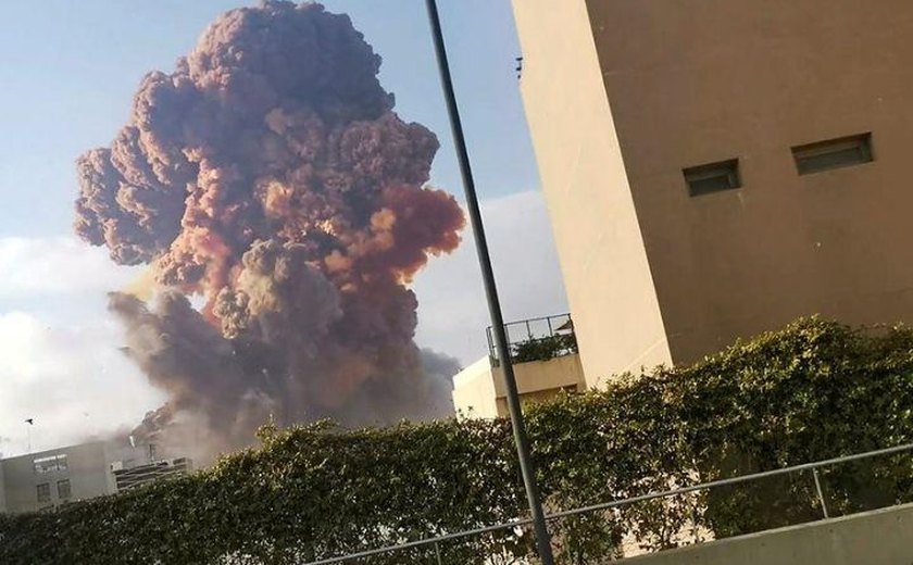 Explosão gigantesca em Beirute deixa mais de 70 mortos e milhares de feridos