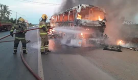 Ônibus que seguia de Alagoas para São Paulo pega fogo em avenida de Montes Claros