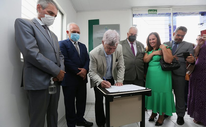 Governador Klever Loureiro doa ao Judiciário imóvel no Centro de Maceió