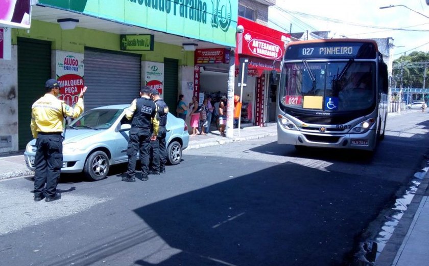 SMTT fiscaliza transporte irregular em diversos bairros de Maceió