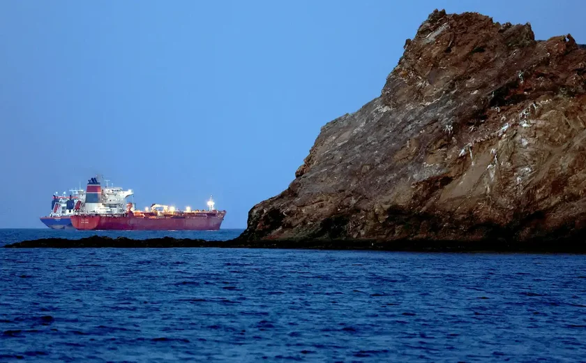 Irã anuncia abertura de Ormuz depois de cessar-fogo no Líbano