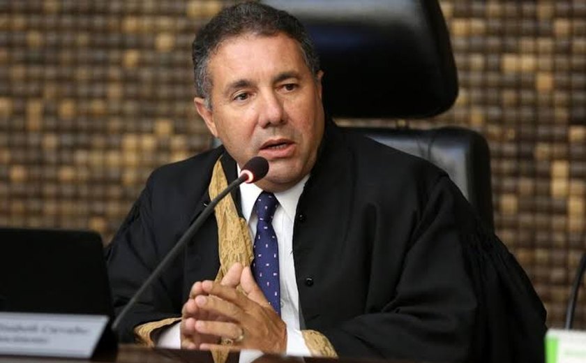 Desembargador Márcio Roberto decide permanecer no TJAL após anunciar aposentadoria