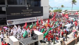Em ato contra reformas, entidades e deputado Paulão destacam mobilização