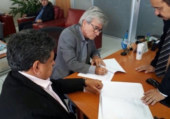 Casal firma convênio com INSS para agilizar processos de aposentadoria