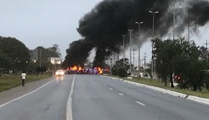 Brasília amanheceu sem metrô nesta sexta; pistas foram interditadas por manifestantes