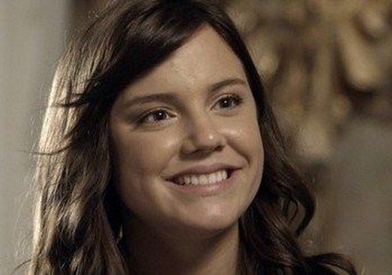 'A Lei do Amor': Marina diz que é Isabela e revela como se salvou no mar