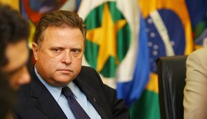 Ministro teme novos bloqueios após EUA suspenderem compra de carne brasileira