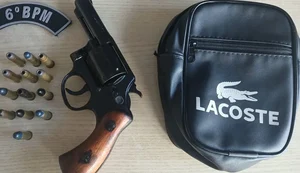 Homem é preso por porte ilegal de arma de fogo e munições