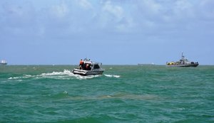 Marinha e Polícia Civil investigam causas de naufrágio ocorrido em Salvador