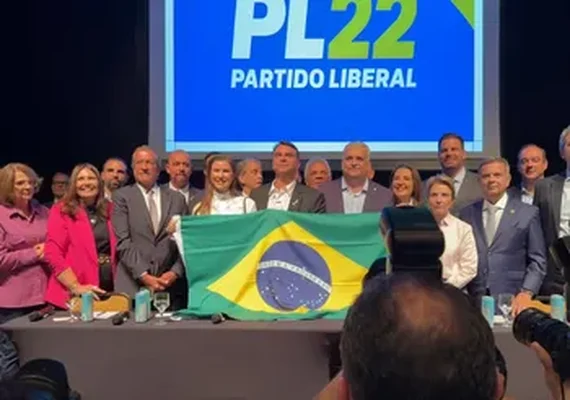 Vídeo: Flávio Bolsonaro anuncia Alfredo Gaspar como candidato a vice em chapa presidencial