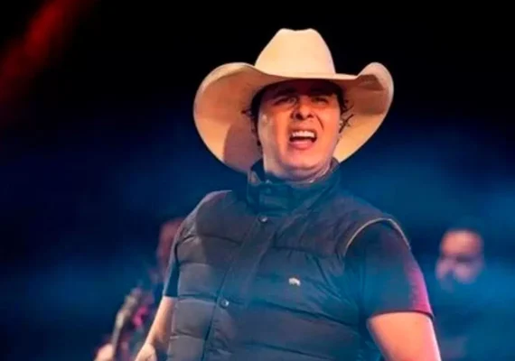 Corpo do cantor Aleksandro, da dupla sertaneja com Conrado, é sepultado em Londrina