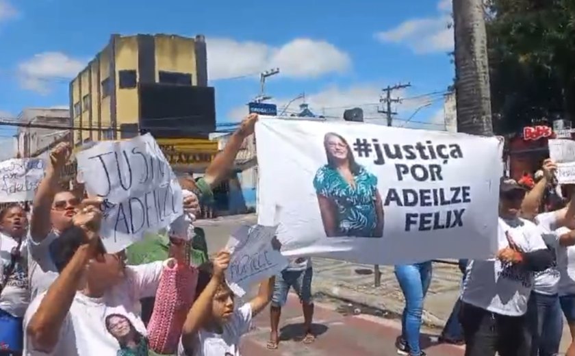 Familiares e amigos de Adeilze pedem justiça e param o trânsito em Arapiraca