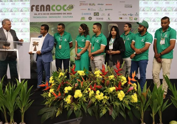 Coopaq ganha prêmio Coqueiro de Ouro na maior feira nacional da cadeia produtiva do coco em Fortaleza