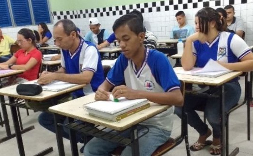 Oferta de vagas em Educação de Jovens e Adultos cresce 18% em Alagoas