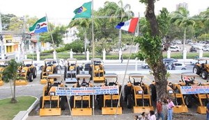 Milhares de agricultores e pecuaristas recebem tratores e caminhões térmicos