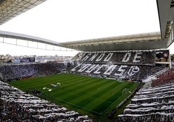 Corinthians e Flamengo empatam em jogo com erro de arbitragem