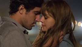 'Os Dias Eram Assim': Alice transa com Renato e nega que ele seja pai de seu filho