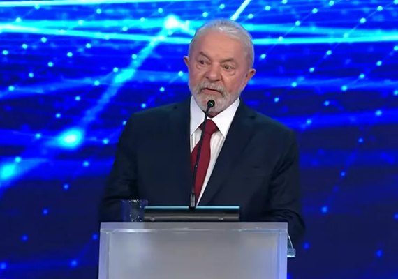 Atacado por Bolsonaro, Lula promete retirar sigilos de 100 anos com um decreto