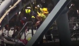 Avaria em montanha-russa deixa 20 pessoas suspensas no ar