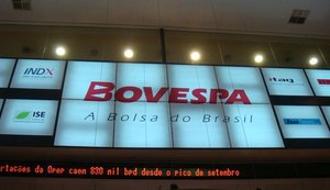 Bovespa sobe, com alta da Petrobras, à espera de medidas do governo para meta fiscal