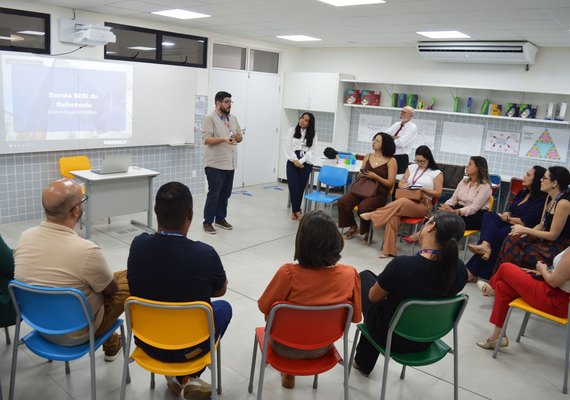 Sesi apresenta estrutura e metodologia da Escola de Referência ao TRT, MPT e Semed