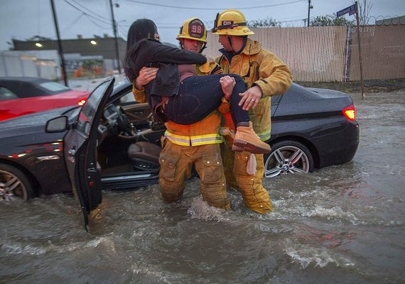 Deslizamentos mataram ao menos treze pessoas e feriram outras 25 na Califórnia