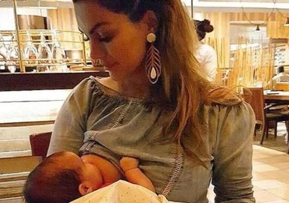 Kelly Key posta foto amamentando o filho e é criticada em rede social