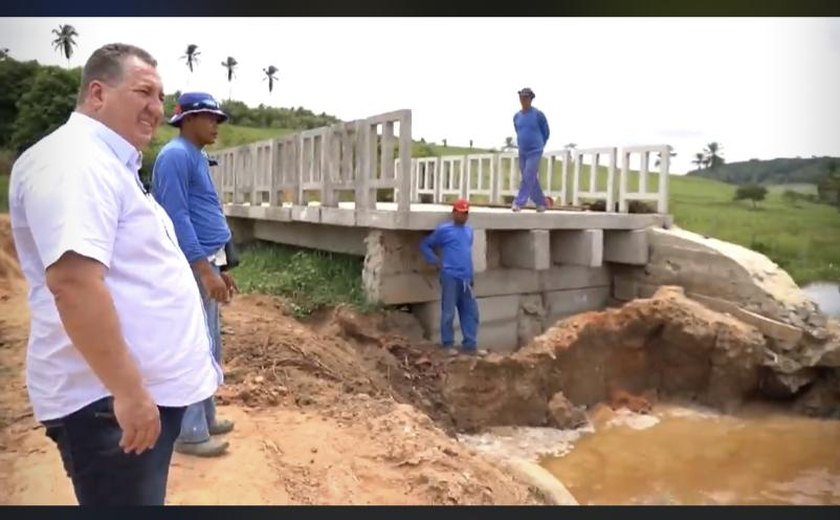 Em Porto de Pedras, programa “Sextou” vira atração nas redes sociais com prefeito mostrando obras