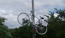 Ciclistas instalam bicicleta fantasma após morte na BR-104