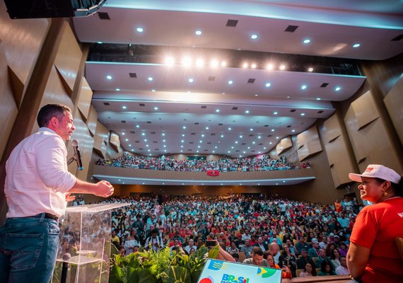 Ao lado de ministros, Paulo Dantas afirma que movimentos sociais são importantes na construção de um PPA forte