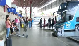 Passageiro é preso após causar confusão e impedir saída de ônibus em Maceió