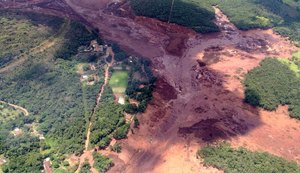 Bombeiros estimam cerca de 200 desaparecidos após barragem se romper em Minas Gerais