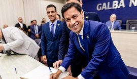 ”Nada vai parar. É hora de acelerar”, diz Rodrigo Cunha ao tomar posse como prefeito de Maceió