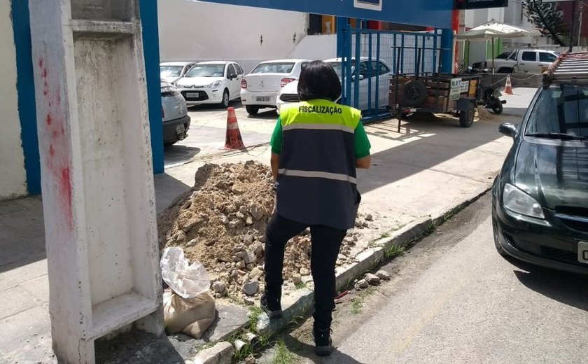 Slum intensifica fiscalização para coibir pontos crônicos de lixo em Maceió
