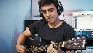 Músico João Felipe lança canal no YouTube e prepara outras novidades
