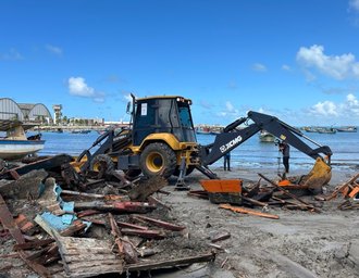 Estruturas irregulares são removidas no Centro Pesqueiro do Jaraguá