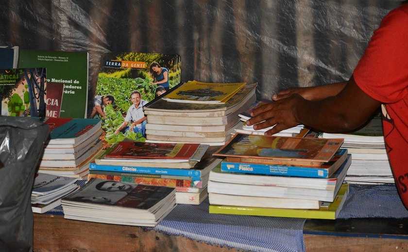 MST inicia campanha de arrecadação de livros em Alagoas: saiba onde doar