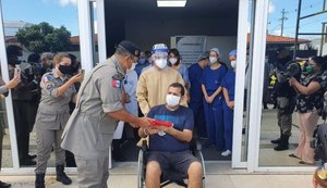 Após 40 dias na UTI, cabo da PM se recupera da Covid-19 e recebe homenagem