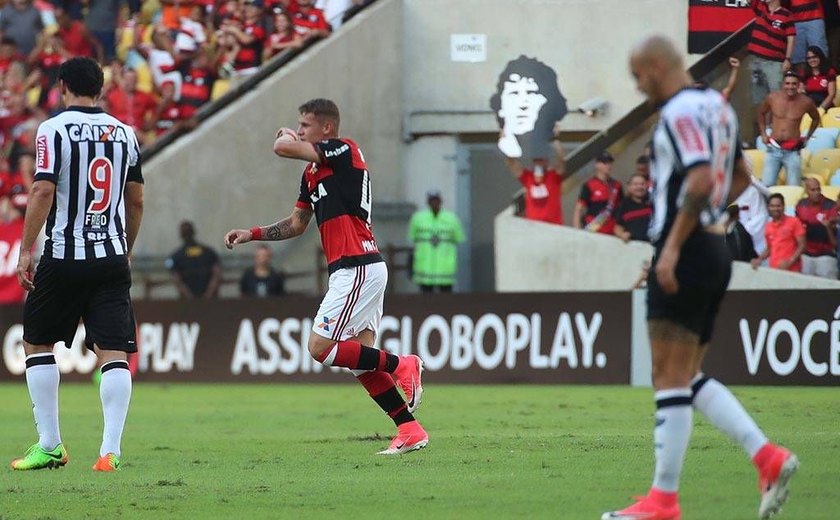 Favoritos ao título, Flamengo e Atlético-MG estreiam com empate