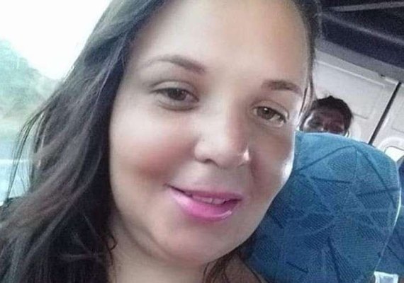 Mulher morre ao perder controle de motocicleta e se chocar contra estaca