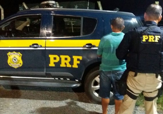 Dois foragidos da Justiça são presos pela PRF em ocorrências distintas