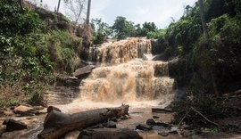 Número de mortos após queda de árvore em cataratas em Gana sobe para 20