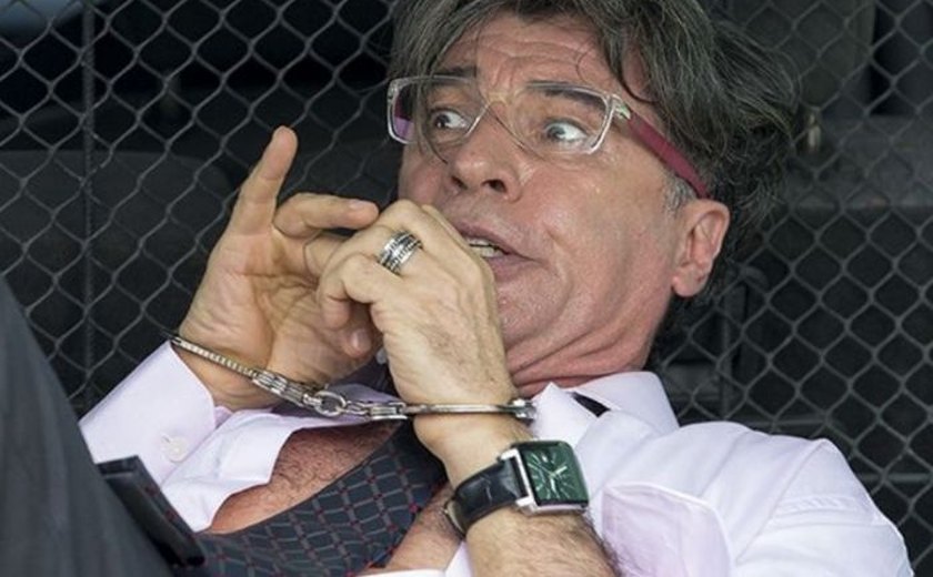 Téo Pereira solta a franga, enlouquece após derrota, e sai do tribunal de camburão