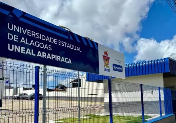 Estudante afetado por mudança em edital obtém matrícula na Uneal após atuação da Defensoria