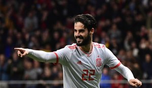 Com show de Isco, Espanha humilha Argentina sem Messi em amistoso