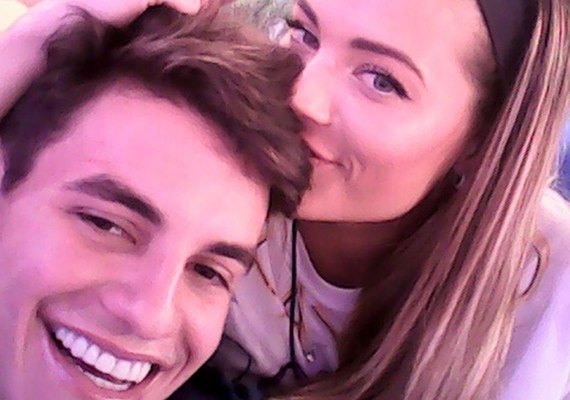 Ex-BBB Antônio vai à Europa encontrar Alyson: 'Mexeu comigo'
