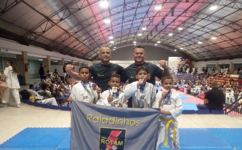 Crianças do Projeto Raiadinhos são medalhistas em campeonato de taekwondo no RN